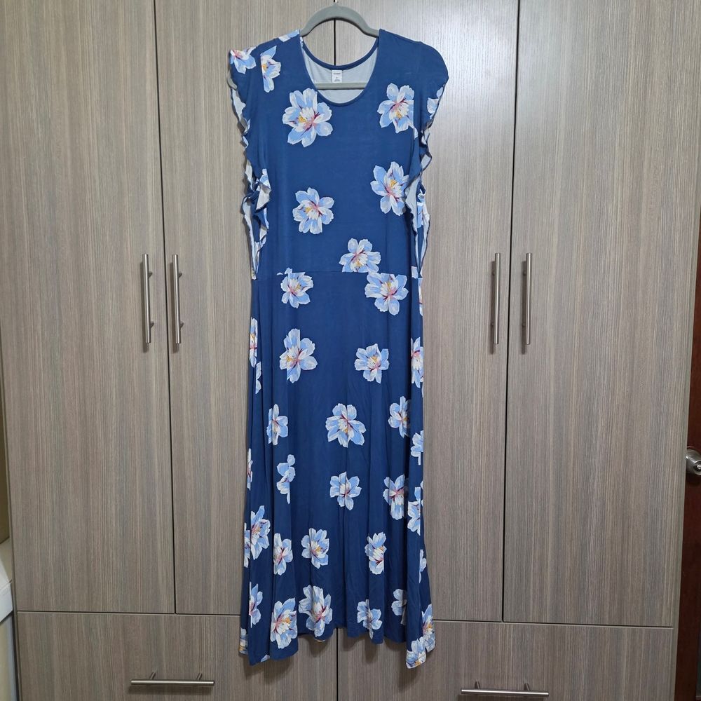NWOT Gorgeous Floral Maxi Dress